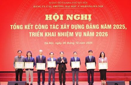 Đảng bộ Học viện Nông nghiệp Việt Nam nhận Bằng khen Thành ủy Hà Nội