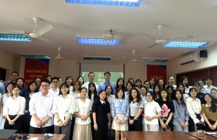 Sinh viên Khoa Du lịch và Ngoại ngữ nghiên cứu khoa học gắn với thực tiễn và xu hướng mới