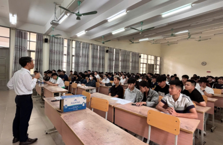 Bộ môn Chăn nuôi chuyên khoa tập huấn Thực tập giáo trình cho sinh viên khóa 68