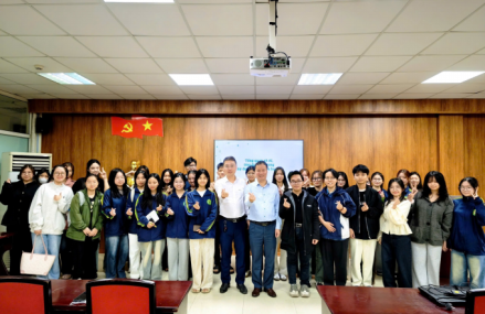 Từ cú sốc “Chương trình tiếng Anh” đến quả ngọt học bổng: Hành trình tìm lại bản thân
