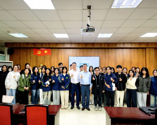 Từ cú sốc “Chương trình tiếng Anh” đến quả ngọt học bổng: Hành trình tìm lại bản thân