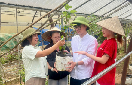 Học đi đôi với hành – Sinh viên ngành Kinh tế nông nghiệp gắn học tập với thực tiễn tại địa phương