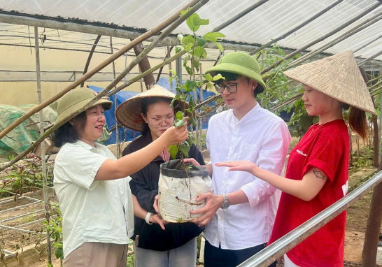 Học đi đôi với hành – Sinh viên ngành Kinh tế nông nghiệp gắn học tập với thực tiễn tại địa phương