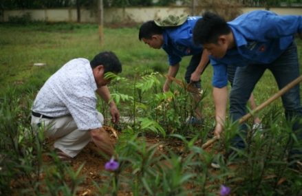 Sinh viên tình nguyện Khoa Chăn nuôi chung tay xây dựng nông thôn mới tại Thái Nguyên