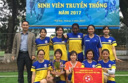 Chung kết giải bóng đá nữ sinh viên truyền thống 2017