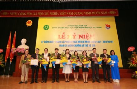 Lễ kỷ niệm 87 năm Ngày thành lập Đoàn TNCS Hồ Chí Minh và trao kỷ niệm chương vì thế hệ trẻ