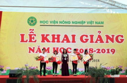 Học viện Nông nghiệp Việt Nam chi gần 30 tỷ đồng trao học bổng cho sinh viên