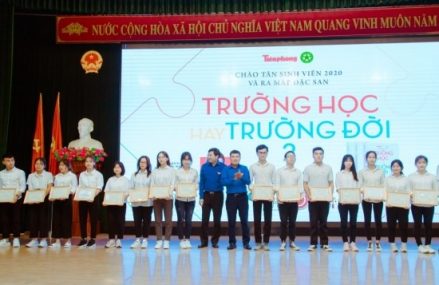 18 tân sinh viên nhận học bổng “Chào đón tân sinh viên khóa 65”