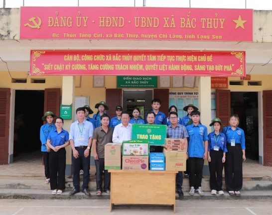 Học viện Nông nghiệp Việt Nam chung tay hỗ trợ đồng bào khắc phục hậu quả cơn bão số 3