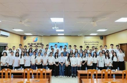 Cuộc thi Olympic tiếng Anh sinh viên khoa Công nghệ thực phẩm