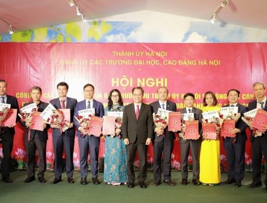 Hội nghị công bố các quyết định của Ban Thường vụ Thành ủy Hà Nội về công tác cán bộ