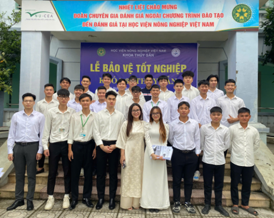 Bảo vệ khoá luận tốt nghiệp ngành Bệnh học Thuỷ sản – Hành trình khẳng định tri thức và đam mê nghiên cứu