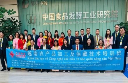 Giảng viên Khoa Công nghệ thực phẩm tham gia khóa đào tạo về Công nghệ chế biến và bảo quản nông sản Việt Nam tại Trung Quốc