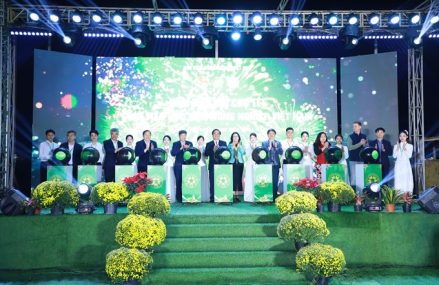 Lan tỏa Tết Việt từ hội chợ sinh viên Học viện Nông nghiệp Việt Nam