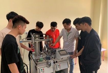 Cơ điện tử và cuộc cách mạng công nghệ 4.0: Vai trò của nguồn nhân lực chất lượng cao